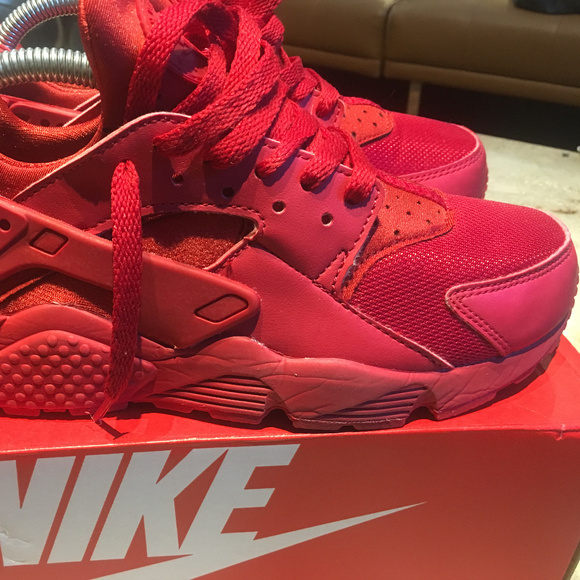 nike air huarache varsity red